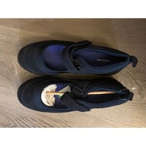 Navy blue Lands end all weather Mary jane active girls size 4 shoe